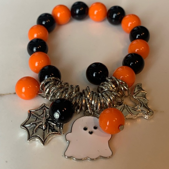 Kids Halloween Black and Orange Beads 3-Charms White Ghost Stretchy Bracelet - Picture 1 of 6